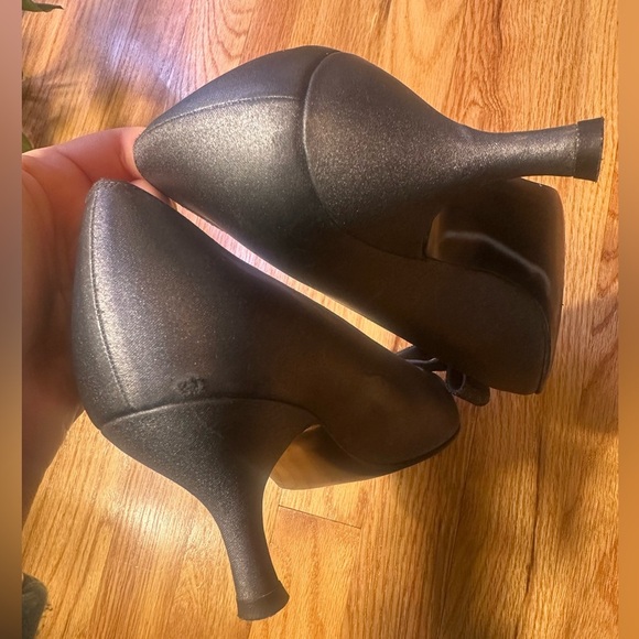 Stuart Weitzman Jeweled Bling Bow Satin Metallic Silver Kitten Heel Pumps - Picture 7 of 9